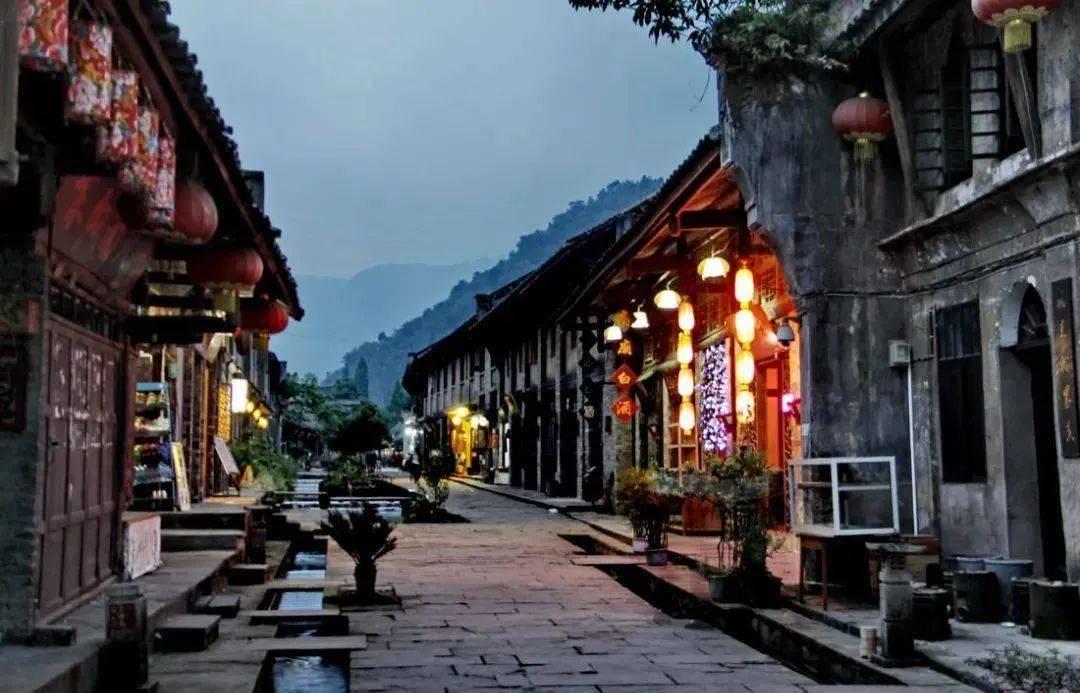 非诚勿扰宝马女起诉离婚，直言半年被家暴7次，自嘲在自行车上哭